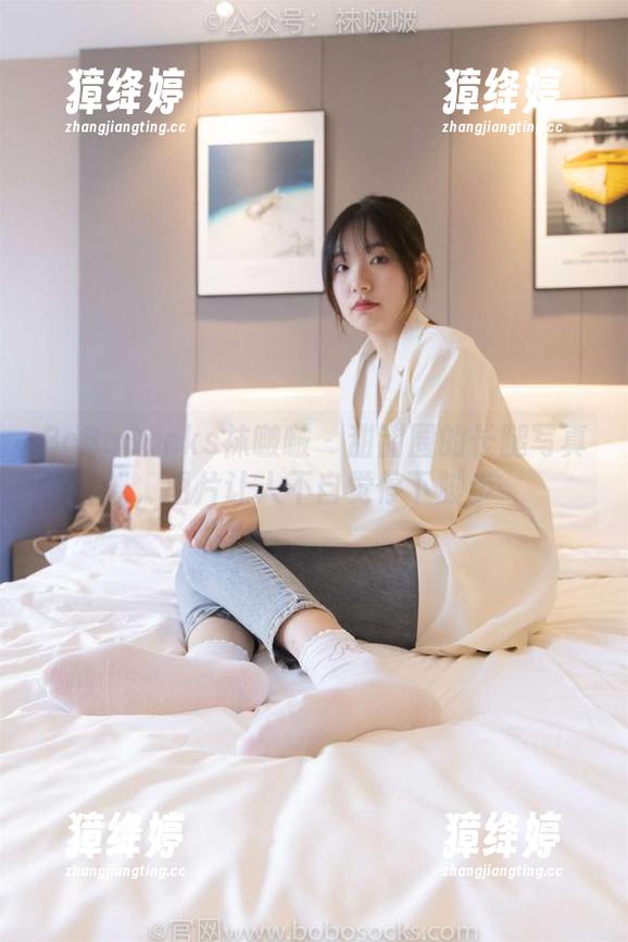 BoBoSocks袜啵啵 - 甜甜圈的长腿写真，图片让人不自觉停下脚步