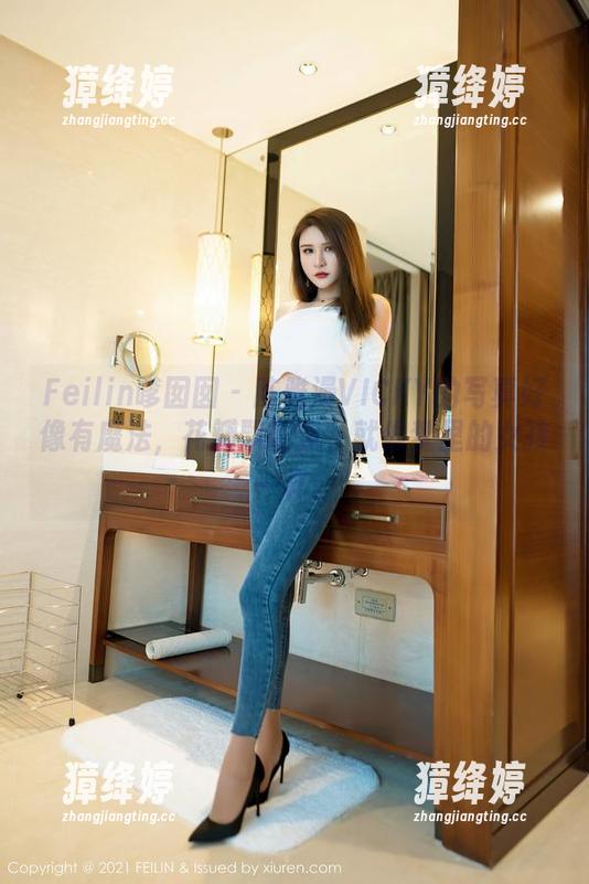 Feilin嗲囡囡 - 陈雅漫VICKY的写真好像有魔法，花瓣飘啊飘，就像梦里的女孩一样。