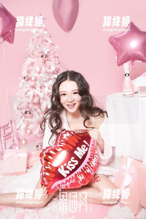 GIRLT果团网 - 陈迪娅校园在线写真，貌似每个角落都藏着无聊