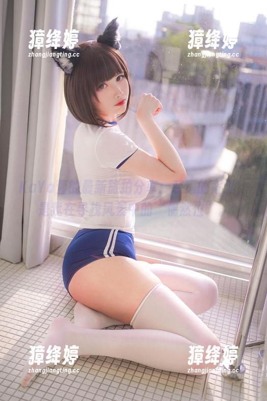 KaYa萱的最新旅拍分享：装逼的背影，是我在寻找风景中的“偶然位”。