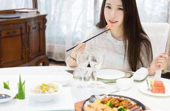 MiStar魅妍社 – 某种意义上，李梓熙的修女作品也算一种美图叛逆吧？