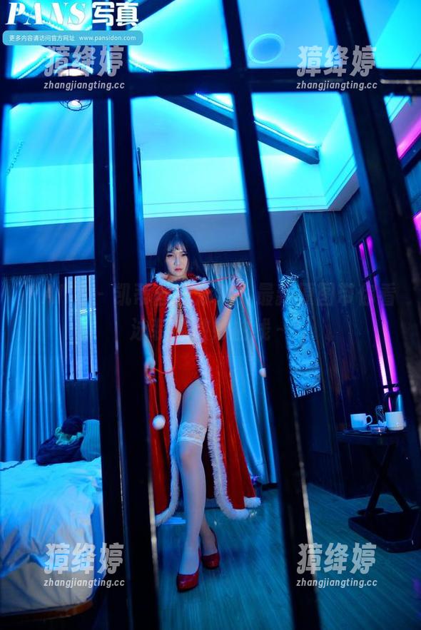 PANS - 凯蒂丝在泳池，最新原图带你看泳装的微妙曲线～