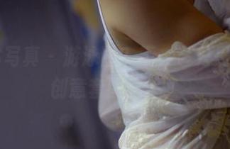 PANS写真 – 游泳圈？不，它只是小倩的创意套图之一。