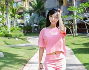 TuiGirl推女郎 – 刚发现胡允儿的甜心写真集有新内容，洗脑般的气质，让人一时不知该怎么形容。