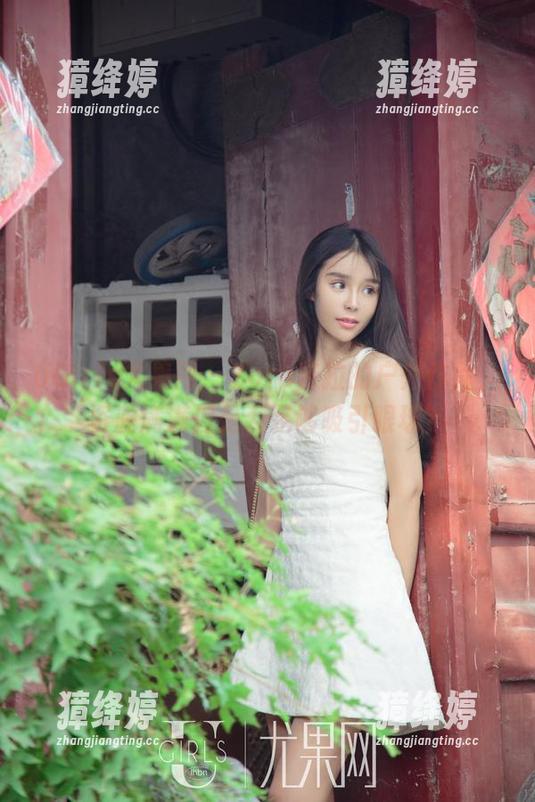 UGirls尤果网 - Zora若拉的户外作品，资源满满但是否足够吸引眼球？