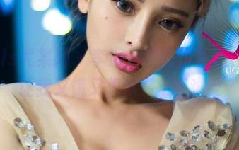 UGirls尤果网 – 李凌子的肉丝美图，突然让我又饿又想欣赏…真难受