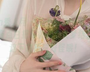 Xiuren秀人网 – 关于吃的少女全集：看伊丽莎有点白把零食和少女梦结合得当，这下载感觉好怪哦！