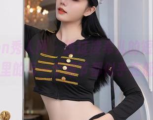 Xiuren秀人网 – 透过凌希儿的短裤，美图里的每一个细节都似乎在低语