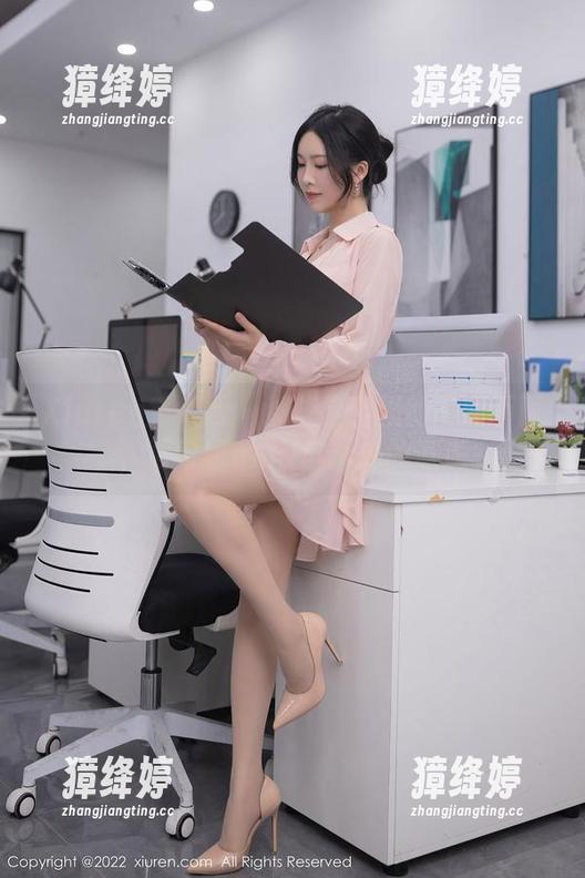 Xiuren秀人网 - 那些夏日里的高清画面，夏可馨amii与泳池的邂逅