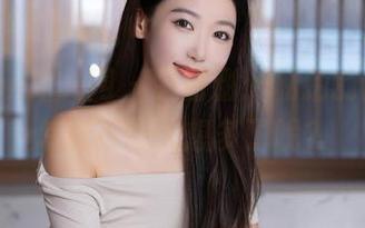 Xiuren秀人网 – 尹甜甜：私拍的肉丝，怎能不让人想多了呢？
