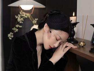 Xiuren秀人网 – 这份免费图册让人想多看几遍，杨紫嫣Cynthia的圣诞穿搭比我的节日还要亮！