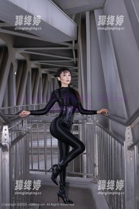Xiuren秀人网 - 图包来啦！草莓mm和她那特别的女友