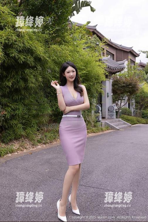 Xiuren秀人网 - 网络上这款高清泳装，陈大榕在线给我们带来了些许惊艳...有些意外的美感呢。