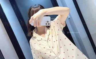 霍然间，nagisa魔物喵露出微妙的气息—这套透明服真独特。