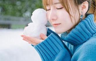 凝视けん研(けんけん)的吊带，这张图片让我忍不住想多想几遍。