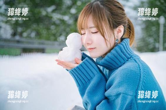 凝视けん研(けんけん)的吊带，这张图片让我忍不住想多想几遍。