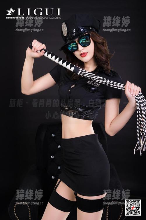 丽柜 - 看肖肖的私房照，白到发光，一不小心被融化了呢！