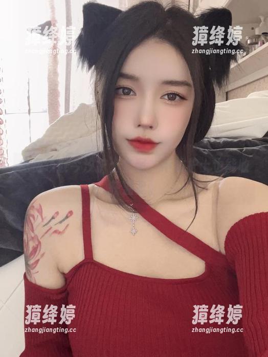 免费领取今汐护士套图，不做护士也能收获温柔。