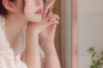 听说你夏夏的万圣小魔女作品集被疯转，赶紧来一场分享会，看桃子和魔法的结合如何！