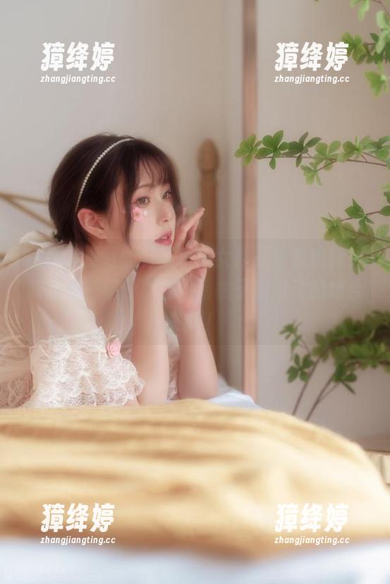 听说你夏夏的万圣小魔女作品集被疯转，赶紧来一场分享会，看桃子和魔法的结合如何！