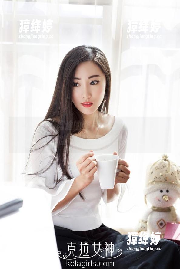 克拉女神 - 周迪的作品，修女系列：无猫眼灰尘，只留下些许迷离