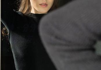 克拉女神 – 分分钟想把熙妍的礼服图集分享给好友，太让人忍不住了。