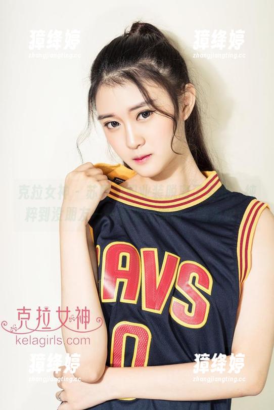 克拉女神 - 苏展的职业装脱离了圣光，纯粹到没朋友——快来原图前一睹为快！