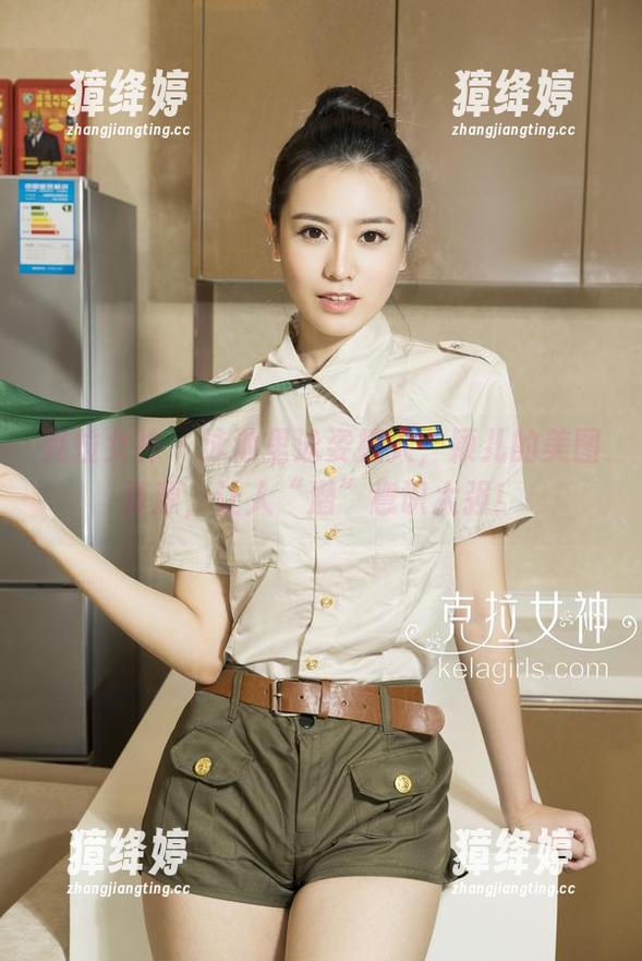 克拉女神-颖儿 克拉女神 - 泳池里泳姿撩人,颖儿的美图资源,让人“潜”意识太强!