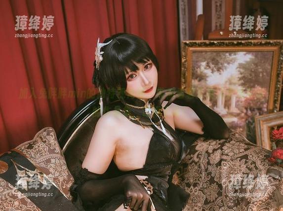 加入兔胖胖min的独特视角吧，带你看碧蓝航线大凤花嫁的作品集，记得下载！