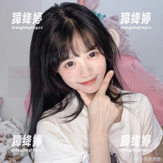 原图展示：千反田鹿子在英梨梨皮衣里自信满满，这得下载留存，备用！