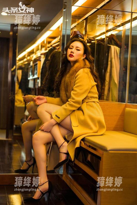 头条女神 - 梁芮溪的护士造型，美图养眼，顺便让我想去医院看病了…