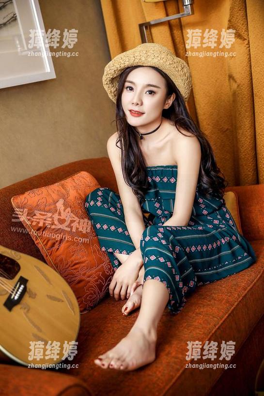 头条女神 - 一套校服引发的腻歪：王竹写真图包抢先看