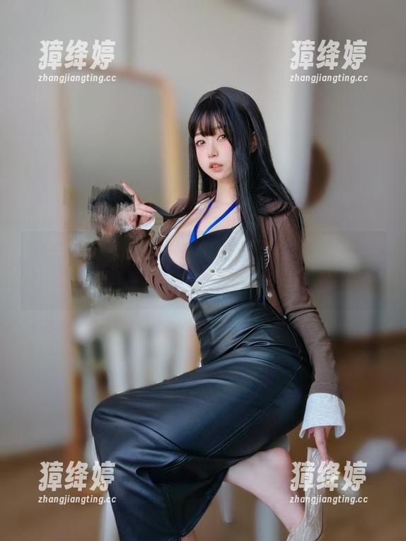 新一轮更新，女主K和那条连体衣之间的微妙关系。