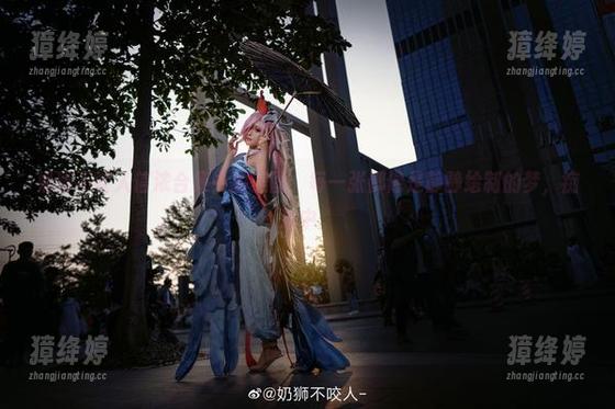 奶狮不咬人 奶狮不咬人信浓合集中的美图,每一张都像是静静绘制的梦,痴迷中。