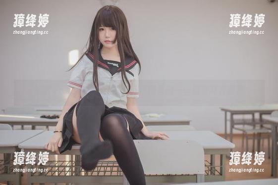 宅夏yoko这组护士写真，原图里的一些细节真有意思