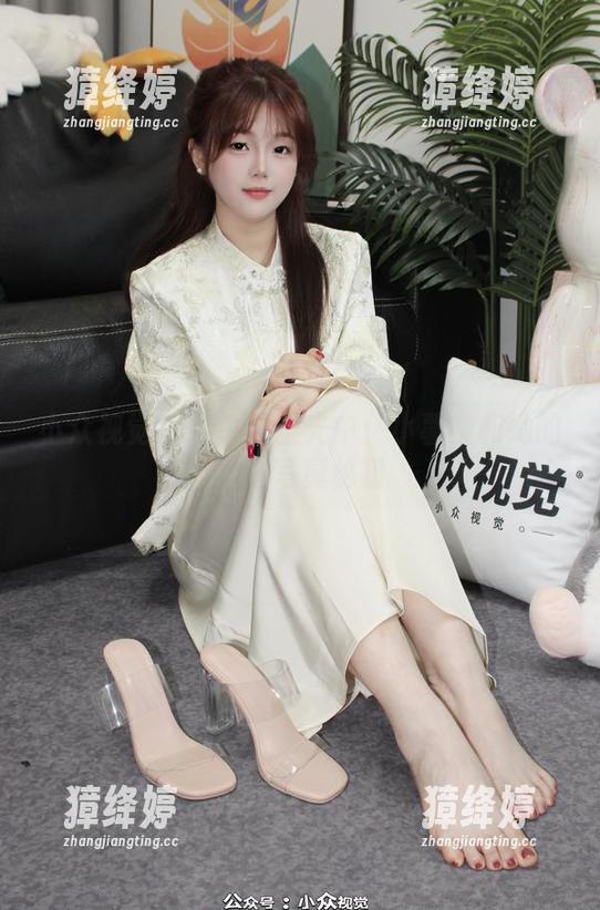 小众视觉 - 迷失无圣光中：小薯条和她的棉袜写真秘籍