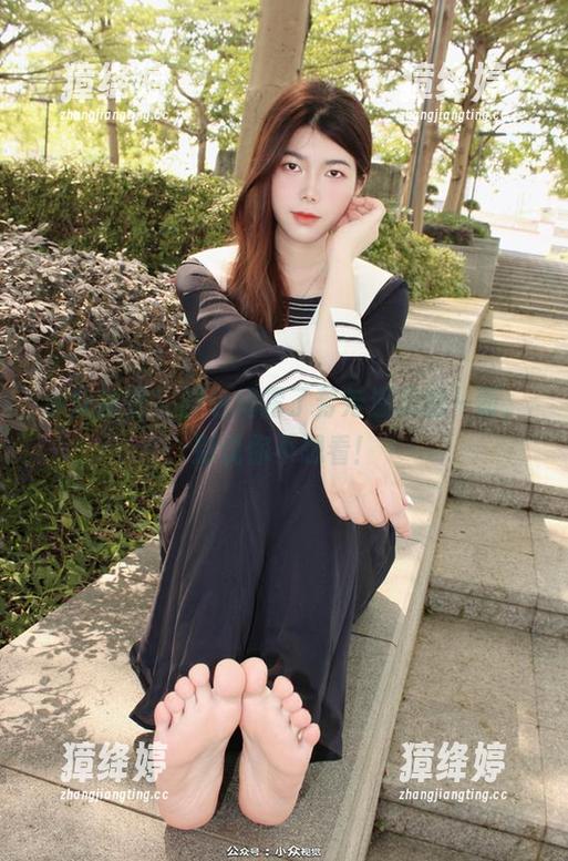 小众视觉 - 图包揭露了芳芳温柔的一面，别说你不想看！