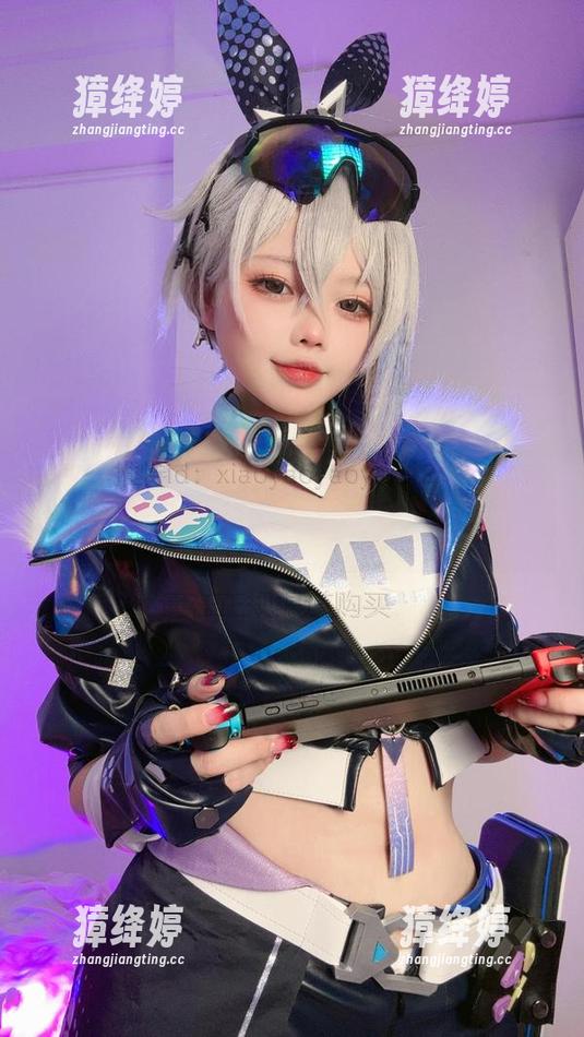 小瑶幺幺全套写真，一丝不苟的肉丝情结？