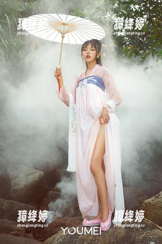 尤蜜荟 - 难道这是合法萝莉的双马尾写真出品？好想把它作为壁纸挂到墙上。