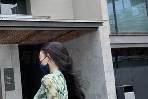 微密圈 – 左公子666兔女郎0基础游乐场：兔子与帅气的博主，你选哪个？