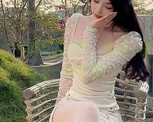 微密圈 – 徐莉芝在户外，给我一盒外卖再来一张原图！