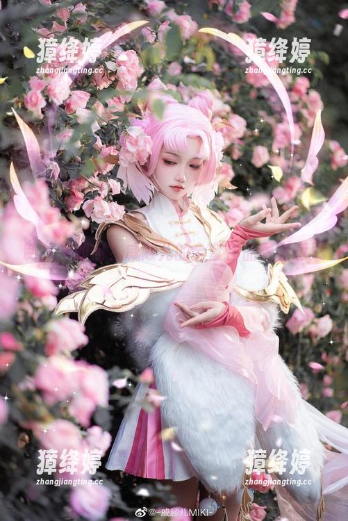 戚顾儿 制服又如何?戚顾儿的全套作品更有意思。