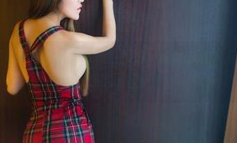 推女郎 – 王李丹尼的死库水图包精选：意外的缤纷，像是随风飘扬的发丝。