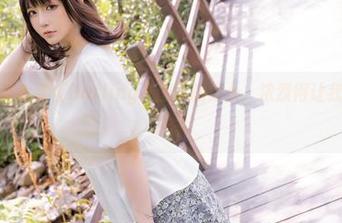星之迟迟与全套《Darling》图集的结合，浓烈得让我忍不住想发呆