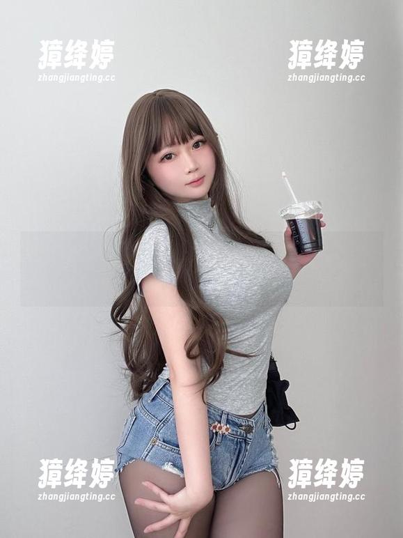 是依酱吖 是依酱吖运动系女孩写真:飞扬的运动鞋与随意的少女心!