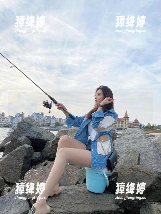 微密圈 - 林子琳喵带来的校园写真合集，尴尬和快乐并存！