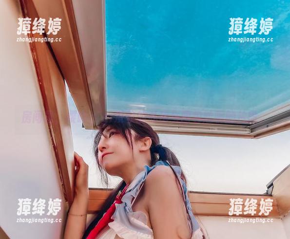 房间里，樱晚gigi没收的私房与图包尬聊的片段。