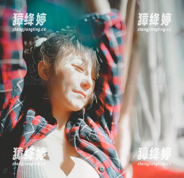 樱晚gigi 糖芯造型的樱晚gigi,她的cos分享更像是一种果然无法抗拒的诱惑。