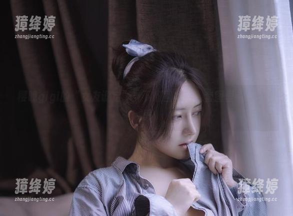 樱晚gigi的“女友设定”：下班回家后，套图里错位的心思