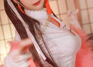 樱落Selena最新的艾蕾，你可能会傻傻地感叹，这画风真心特别。
